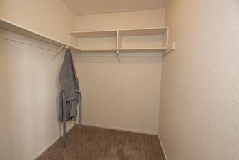 2X2 859 sq. Ft.