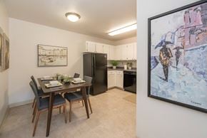 Sacramento apartment for rent - Model 2x2 dining room at River Pointe, Sacramento, California