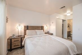 Citrus Heights apartment for rent - A bedroom with a large bed and two lamps on either side of the bed  at Sierra Glen Apartments, California, 95621