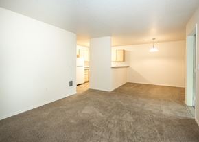 Hillsboro apartment for rent - Stillwater vacant dining room and living room shot