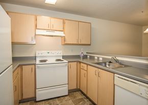 Hillsboro apartment for rent - Stillwater vacant kitchen and appliances