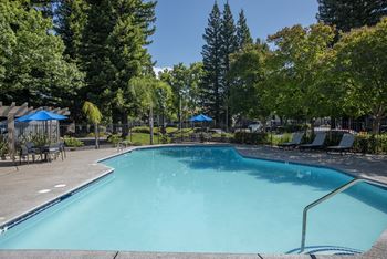 2 Sparkling pools