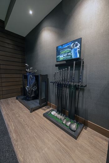 Full swing golf simulator