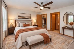Franklin apartment for rent - A bedroom with two beds and a ceiling fan.