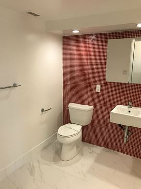 San Diego townhouse for rent - Master bathroom of Allure floorplan