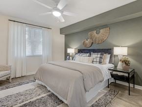 Fort Lauderdale apartment for rent - a bedroom with a bed and a ceiling fan