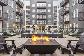 Dallas apartment for rent - an open courtyard with a fire pit in front of an apartment building