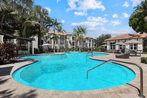 Miramar apartment for rent - A large swimming pool in a resort with a blue tiled edge.