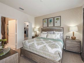 Melbourne apartment for rent - Bedroom with shot of the bed and bathroom off to the left