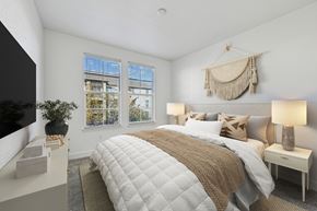 Orlando apartment for rent - A bedroom with a large bed and a window with blinds.