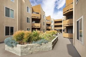 Encino apartment for rent - Courtyard at Encino Palms Apartments, Encino, California