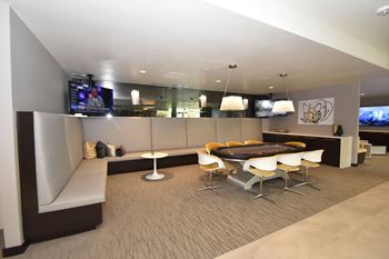 Lounge area with banquette and dining table