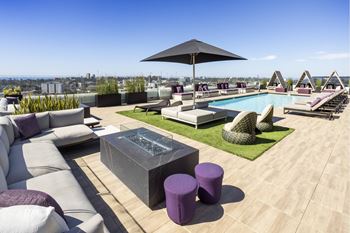 The edge resort-style pool with cabanas, spa deck, kitchen & barbeques