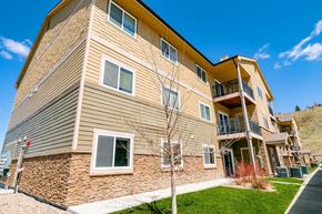 Casper apartment for rent - A multi-story residential building with a balcony on the upper floor.