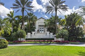 Coral Springs apartment for rent - Hamptons on Heron Bay clubhouse exterior