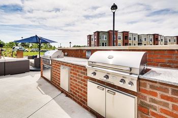 Urban green - outdoor grilling stations, pizza oven and entertainment area
