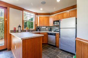 Renton apartment for rent - Kitchen with stainless steel appliances - Springbrook Apartments