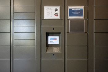 24/7 Electronic parcel locker system