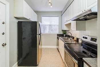 Custom kitchen subway tile backsplash*