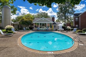 Louisville apartment for rent - East Chase Apartments swimming pool