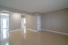 Miami Beach apartment for rent - Wood-style flooring in select units - Helios Apartments Miami Beach