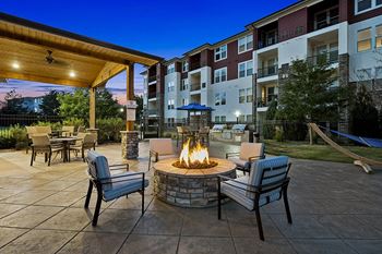 Outdoor lounge with fire pit