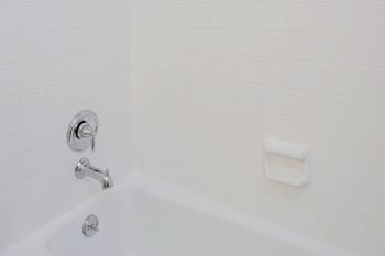 Ceramic tile tub/showers