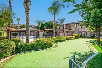 Barton vineyard apartments - putting green