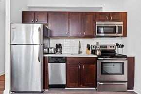 Philadelphia apartment for rent - The Republic Apartments - Subway tile backsplash