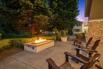 Outdoor fire pit