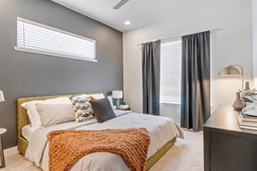 Beaverton apartment for rent - Arazo bedroom with high ceiling and ceiling fan