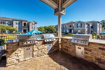 Outdoor grilling station