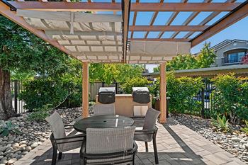 Outdoor bbq grilling station