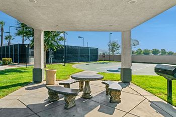 Barton vineyard apartments - picnic ramadas with bbq grills