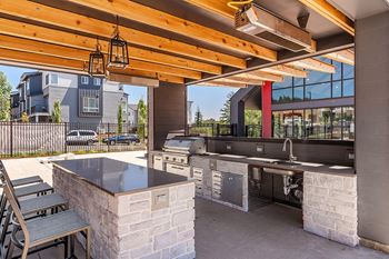 Arazo covered grilling station