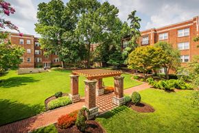 Nashville apartment for rent - Hayes House courtyard and pergola