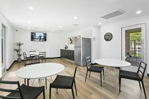 Phoenix apartment for rent - Modern Dining Room at Montelano Apartments, Arizona, 85021