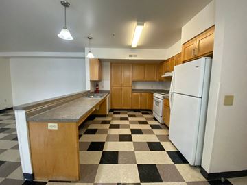 Saint Paul apartment for rent - a kitchen with a checkered floor and a refrigerator