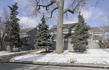 Minneapolis apartment for rent - an apartment building in the snow