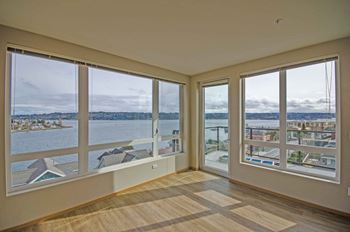 Spacious living room