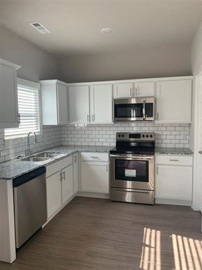 Fayetteville townhouse for rent - Stainless Steel Appliances Townhomes
