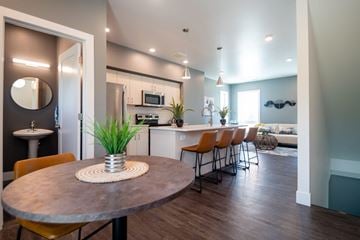 Elkhorn townhouse for rent - A modern kitchen with a round table and chairs.
