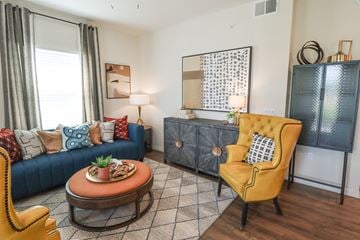 Naples apartment for rent - The Crest at Naples Apartment Home Living Space with 9' Ceilings located in Naples,FL