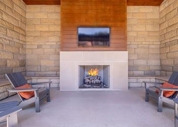 Outdoor fireplace lounge