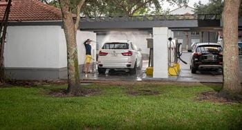 Car detailing station
