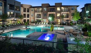 Dallas apartment for rent - Posh Swimming Pool with Sunning Ledge and Wifi at Berkshire Medical District, Dallas