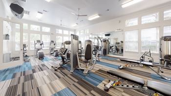 24/7 Fully equipped high-tech fitness center