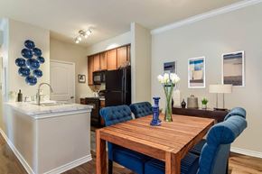 Round Rock apartment for rent - City North at Sunrise Ranch apartments dining area