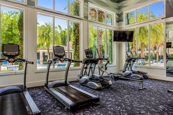 Energizing 24 / 7 fitness center
