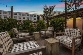 Dallas apartment for rent - The Callie apartments outdoor social area with comfortable seating
